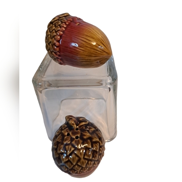 Pinecone Salt & Pepper Shakers 3" x 7" around - Picture 4 of 5